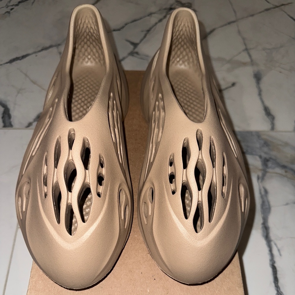 Men’s Yeezy foam runners